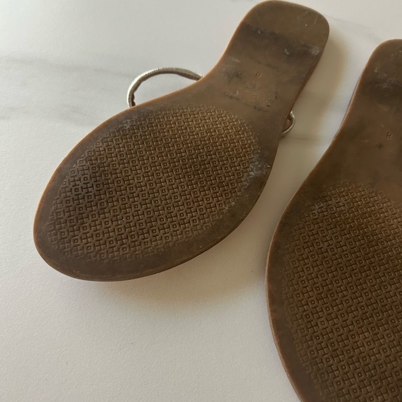 TORY BURCH SILVER METALLIC LEATHER  T LOGO THONG Sandal - Picture 3 of 6